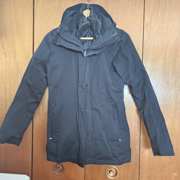 Patagonia Women's Short Tres 3-in-1 Parka. Size S - Picture 3 of 12